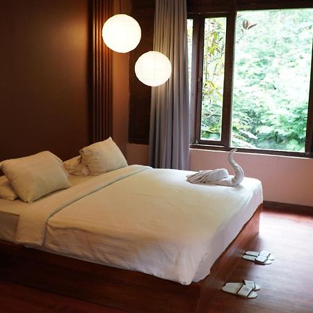 Imah Seniman Hotel Lembang Exterior photo
