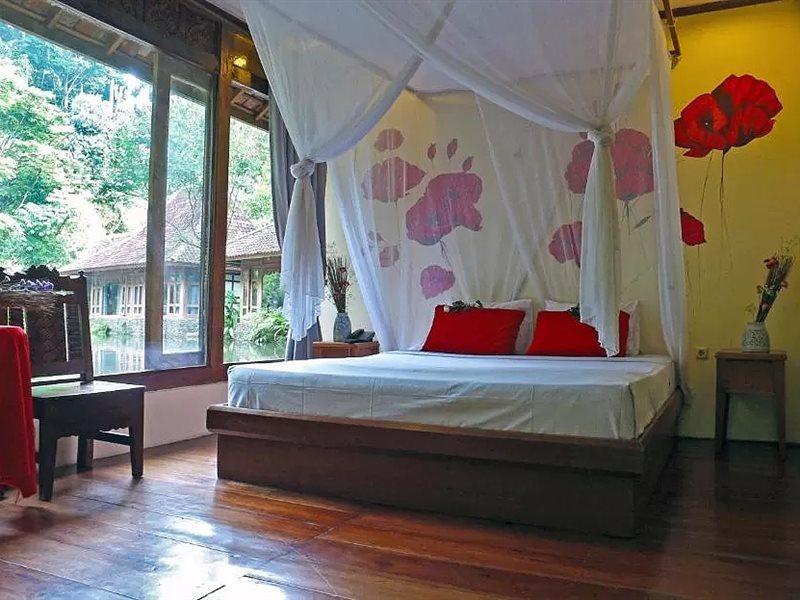 Imah Seniman Hotel Lembang Exterior photo