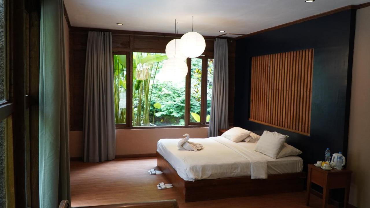 Imah Seniman Hotel Lembang Exterior photo