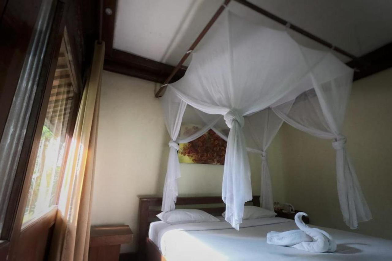 Imah Seniman Hotel Lembang Exterior photo