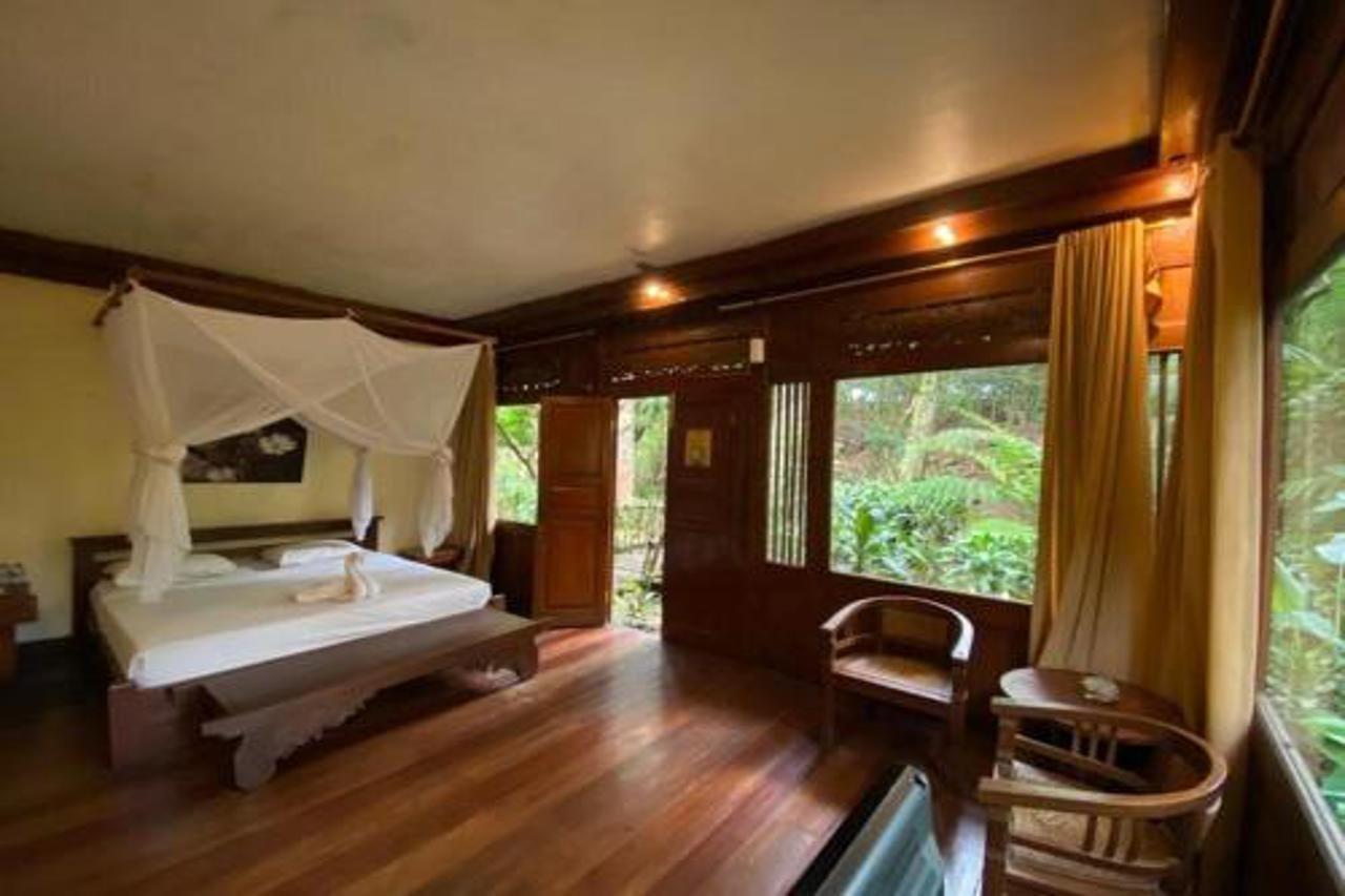 Imah Seniman Hotel Lembang Exterior photo