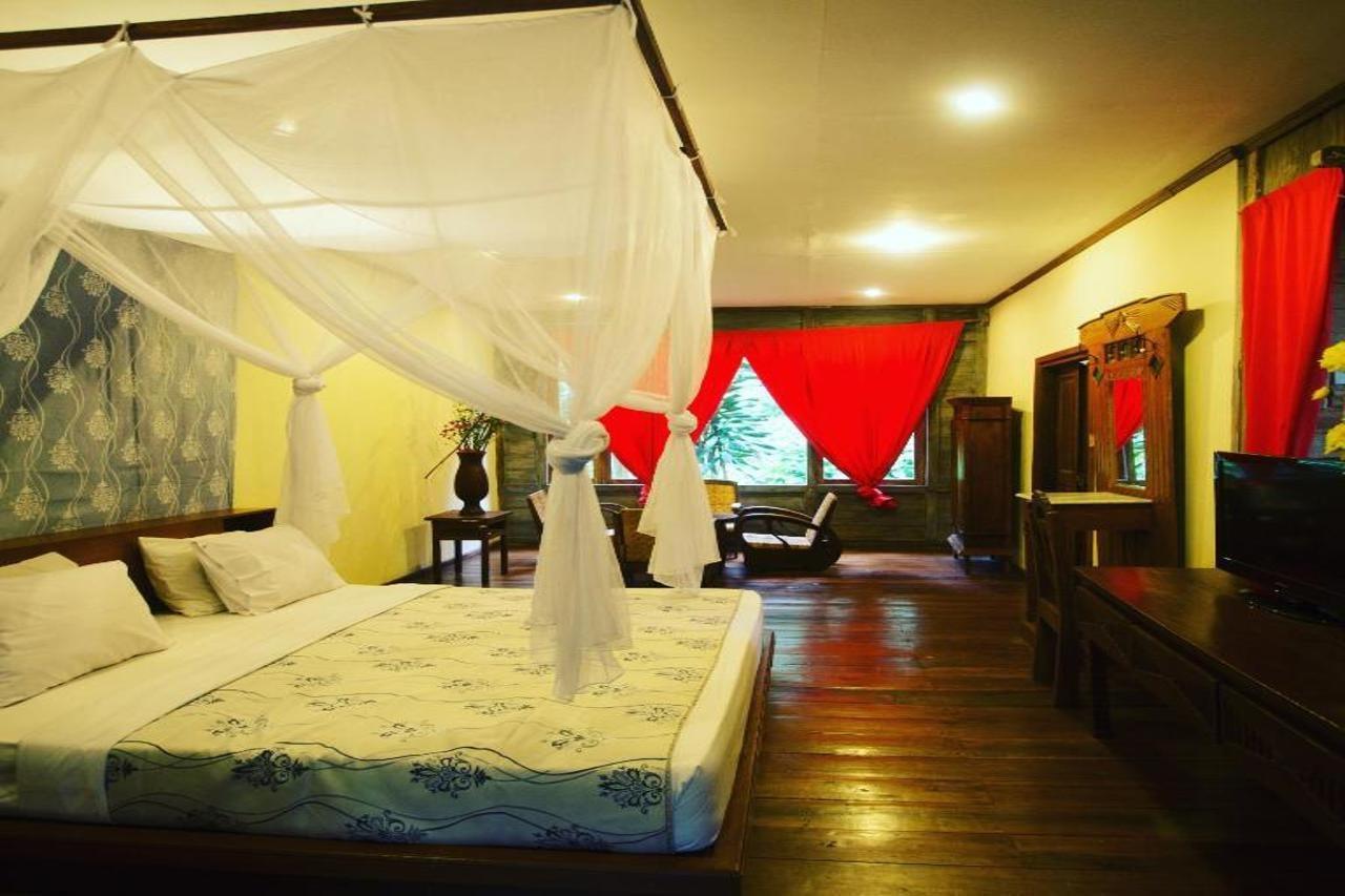 Imah Seniman Hotel Lembang Exterior photo