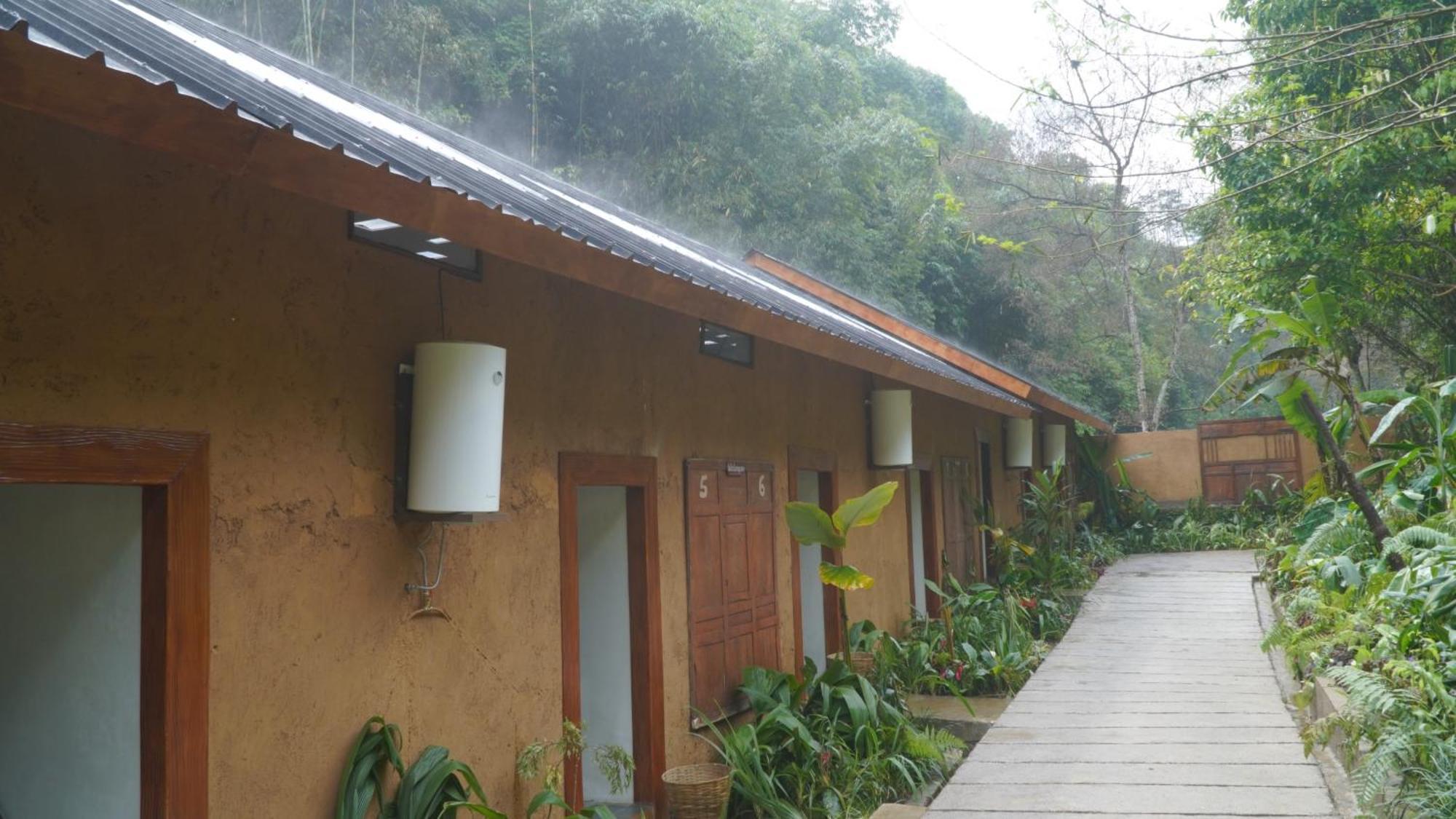 Imah Seniman Hotel Lembang Exterior photo