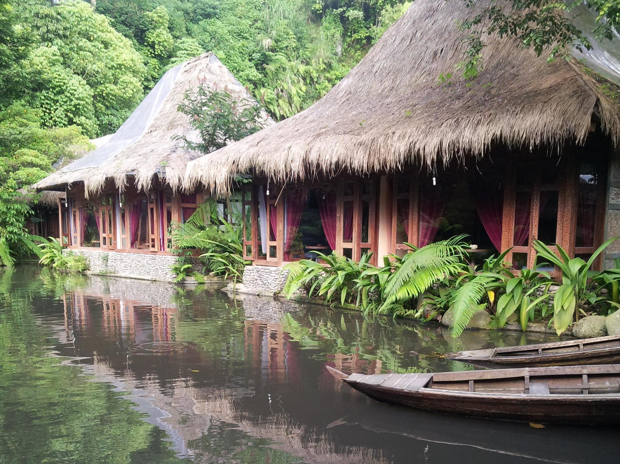 Imah Seniman Hotel Lembang Exterior photo