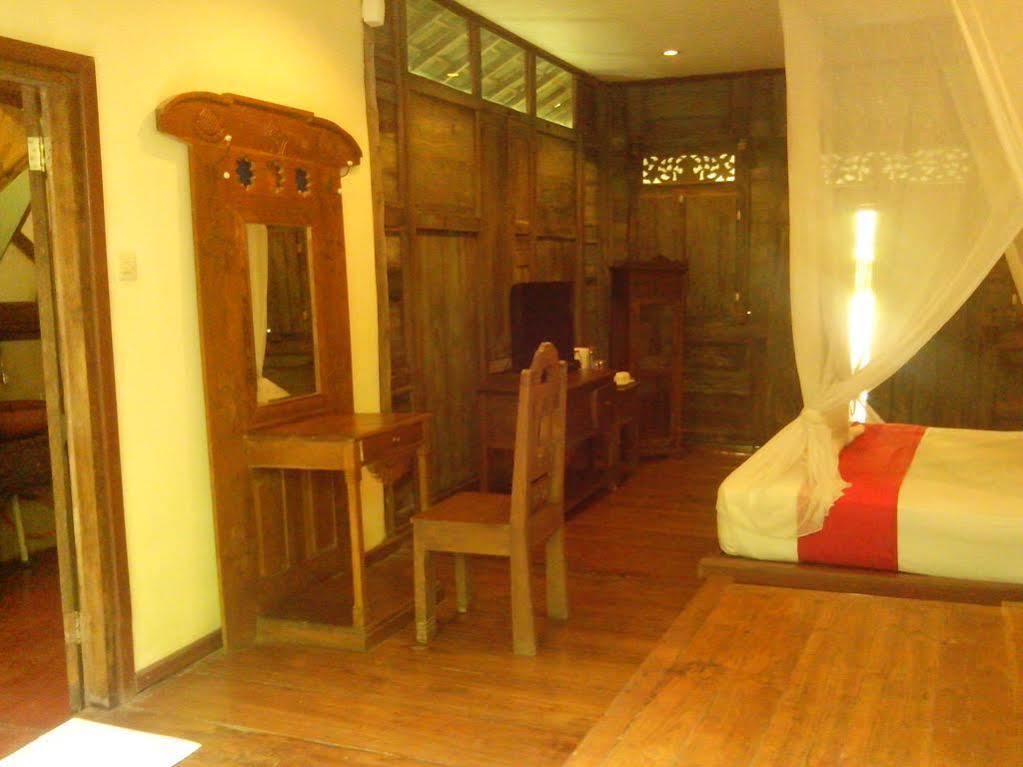 Imah Seniman Hotel Lembang Exterior photo