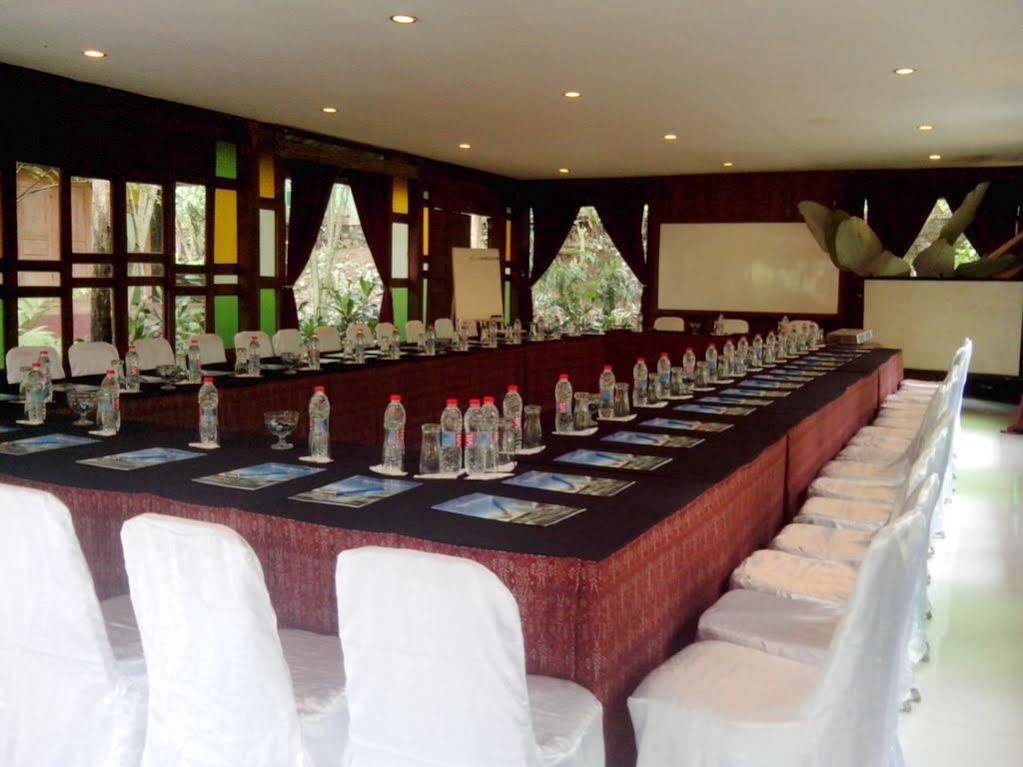 Imah Seniman Hotel Lembang Exterior photo