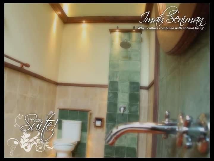 Imah Seniman Hotel Lembang Exterior photo